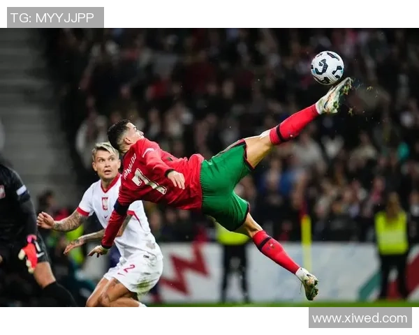 足球场上的艺术瞬间记录每一次精彩进球的画作与摄影结合之美